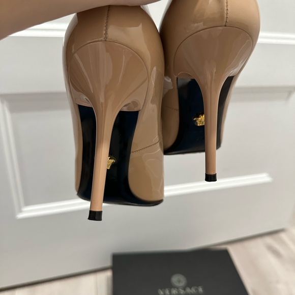 Authentic Versace Medusa heels - Picture 7 of 9
